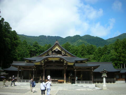 彌彦神社・拝殿の写真